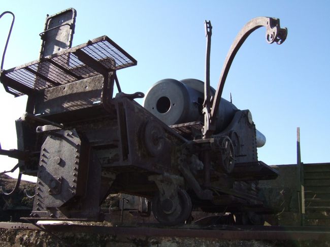 　こちらはさっきの大砲の５倍くらいでっかい。<br />　下の部分が半円形にレールがついていて、方向転換できるような設計のようです。<br />　