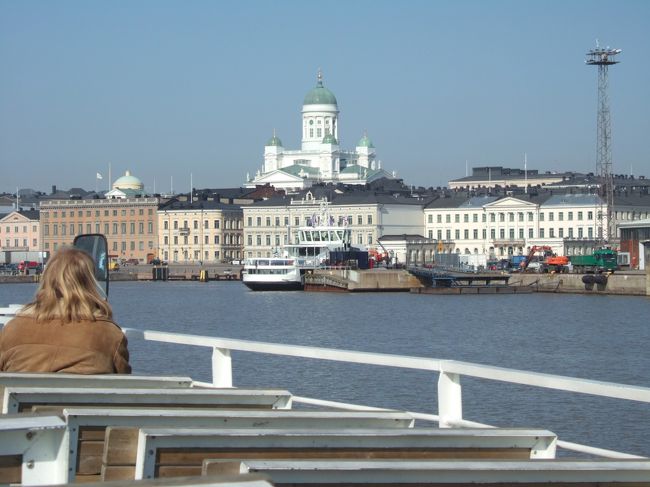 　１２時２０分の船で市内へ戻ります。<br />　帰りも船の展望デッキで。<br />　大聖堂が見えてきました。