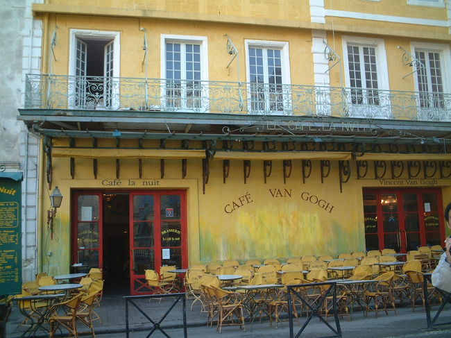 <br />”ＣＡＦＥ　ＶＡＮ　ＧＯＣＨ”