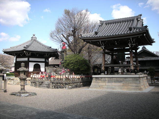 なかなか立派な鐘楼（？）です。