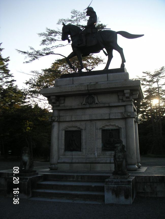 2006年9月20日　仙台<br /><br />仙台城址　伊達政宗騎馬像<br /><br />仙台駅発、最終のるーぷる仙台に乗り、瑞鳳殿は諦めて仙台城址へ。<br />