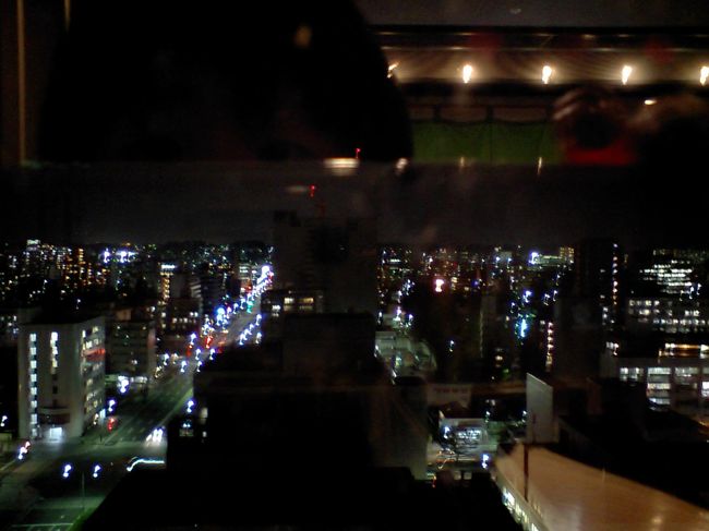 2006年9月20日　仙台<br /><br />ホテルから。展望風呂に行こうとエレベーターをあがったら、見事な夜景に写真を撮った。<br />お風呂内からももちろん見えました。<br />松島の雄大な自然を眺めながらのお風呂もいいけど、ビルの夜景をみながらのお風呂もいい。