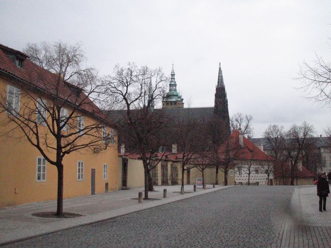 ホテルを9:00に出発。<br />まずはプラハ城へ。