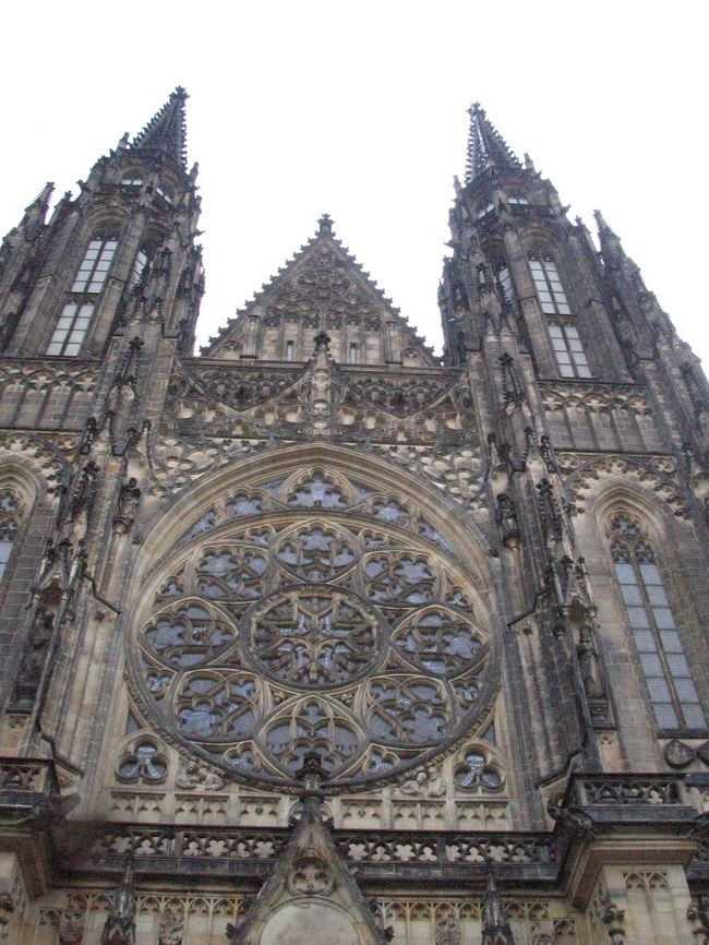 聖ヴィート大聖堂はプラハのゴシック様式の代表建築です。