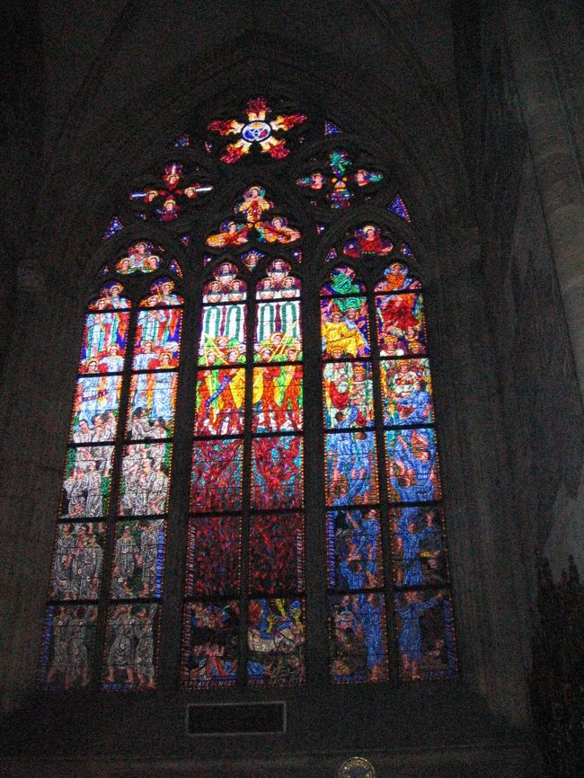 聖ヴィート教会のステンドグラスはみごとなものです。<br />