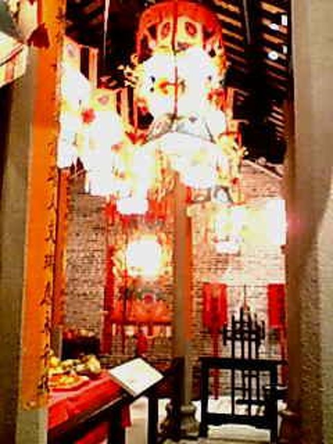 香港歴史博物館。<br />http://www.lcsd.gov.hk/CE/Museum/History/index.php<br /><br />香港に観光で行かれるなら、ショッピングとグルメだけではなく、その土地の背景・歴史を知るべき。<br />さらに旅に深みが増します。<br />香港政府が多額の税金を注いだこの建物、<br />一見の価値ありです。広くて見る所いっぱい！<br />一部だけ紹介。<br /><br />とある一軒家でのランタン祭りが実物大で再現されています。