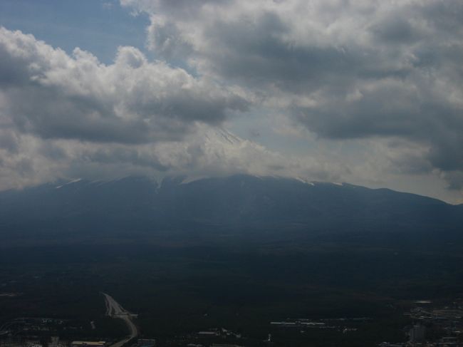 【天上山公園カチカチ山ロープウェイ?】<br /><br />　ちょっとでも富士山が雲間から見えるタイミングを待ってたのでね。