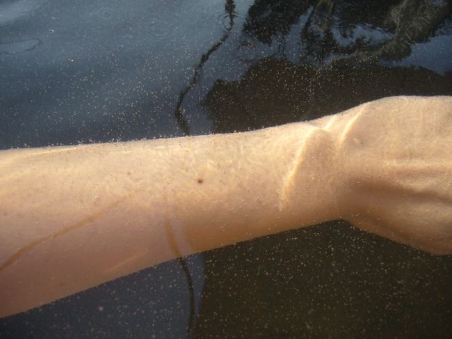 入っていると炭酸のせいで全身が泡だらけになります。体が銀！