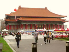 ＜中正記念堂公園内の国立劇場＞
