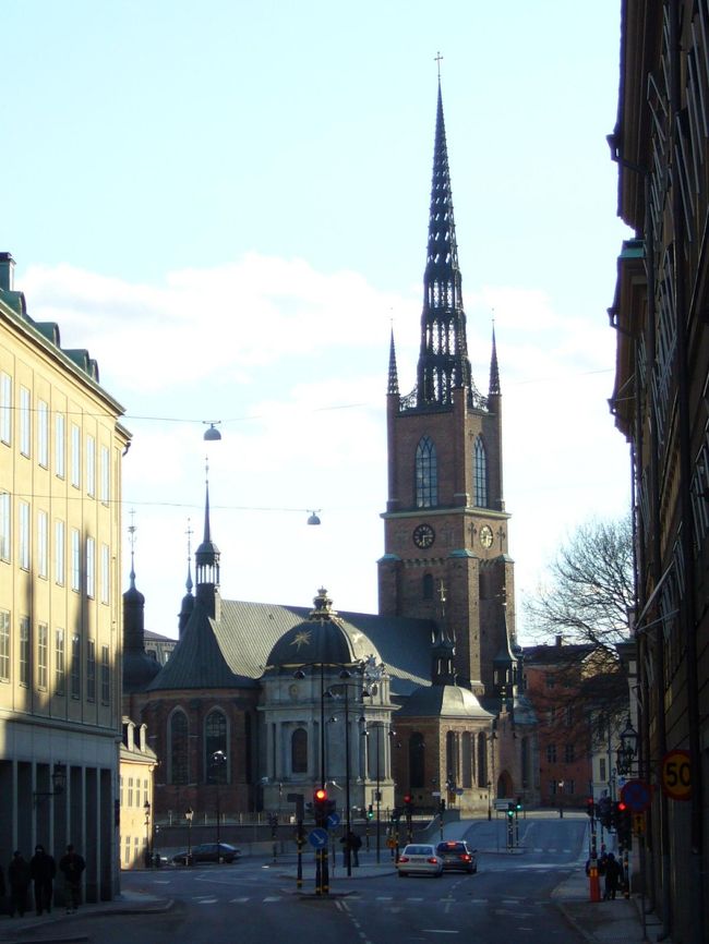 ガムラ・スタンのリッダーホルム教会。１２００年代後半に元々作れられ、尖塔部分は19世紀半ばに再建されたそうだ。