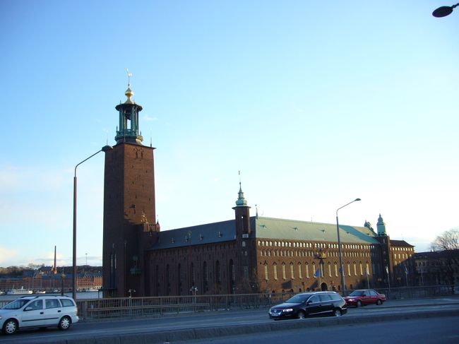 ストックホルム市庁舎。毎年１２月には大広間のブルーホールでノーベル賞の授賞式後の晩餐会が行われる。