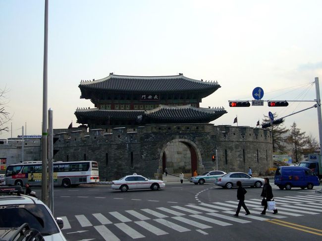 とりあえず、まっすぐ北へ抜ける。そこに鎮座ましますのは、チャンアンムン（長安門）。