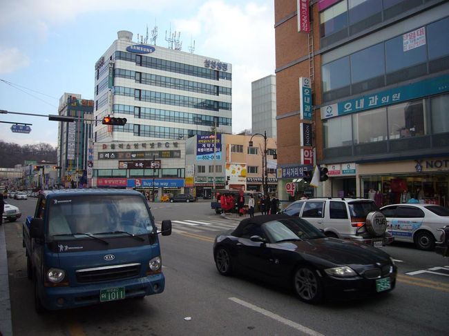 ここでも、街の雰囲気は、日本と変わらない。<br />それにしても、今日は、寒い日だ。