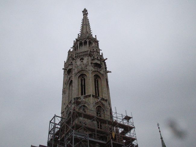 マーチャーシュ教会。<br />白いレースをまとったような美しい教会です。<br /><br /><br />