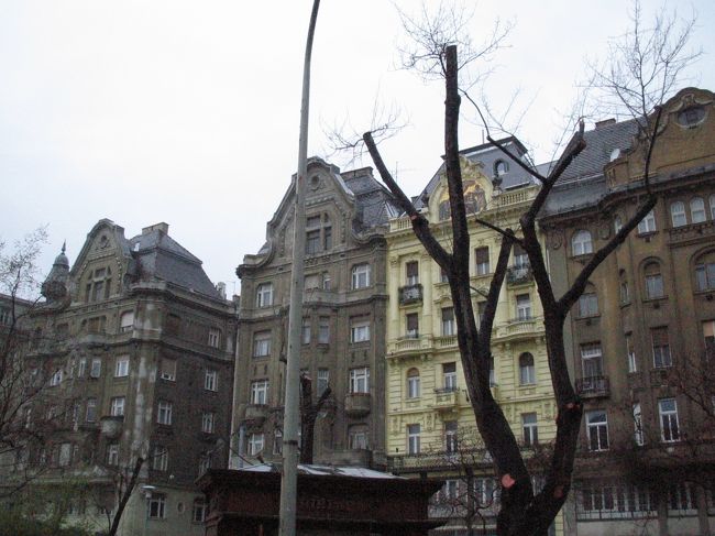 中央市場周辺の街並み。<br /><br />近くにはブダペスト経済大学もあります。