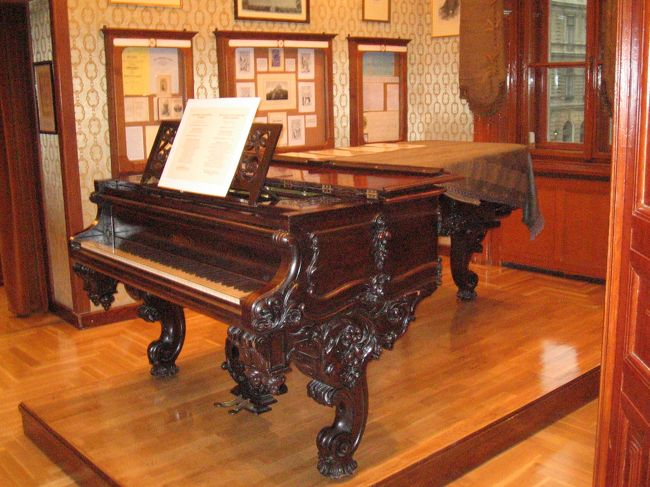 ベーゼンドルファーのグランドピアノ。