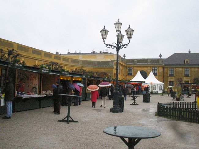 イースターが近いということで、中庭では露店がでていました。