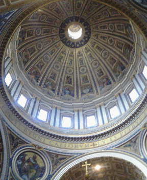 サンピエトロ寺院。<br /><br />ちょうど１０年前にローマ、<br />パリを回ってますが、<br />観光客がものすごく増えたー。<br />セキュリティが厳しくなったー。<br /><br />朝一番、早い時間から行くのがおすすめ。