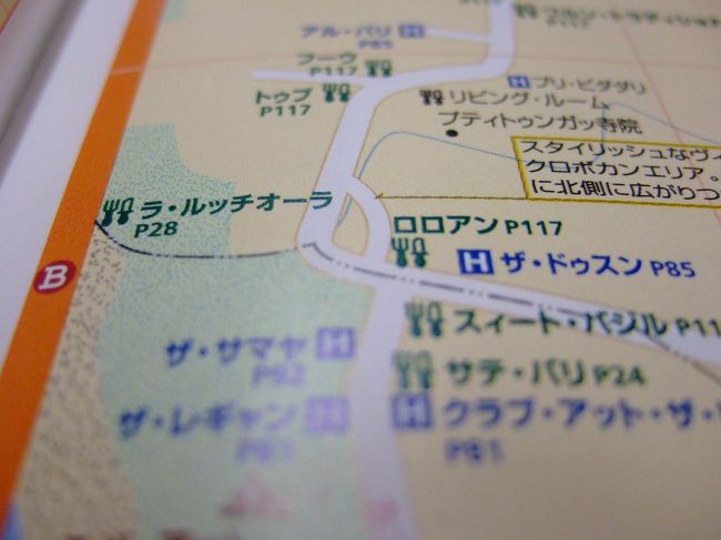 家の前を通るプティツンガット通りが記されています。