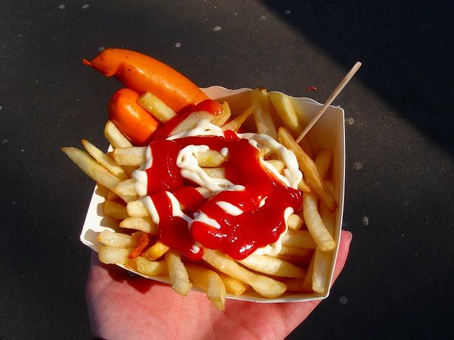 実質本日のランチの<br />ソーセージフライです。<br />フランスであんましいいもの食ってないなー…。