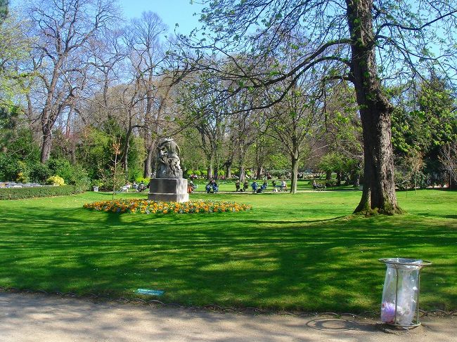 天気もよくてサイコーの公園日和。