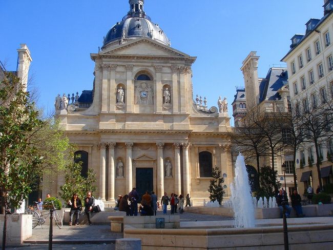 ソルボンヌ大学です。<br />長塚さんが通ったというので<br />日本でも有名な大学ですねー。<br />環境がステキです。