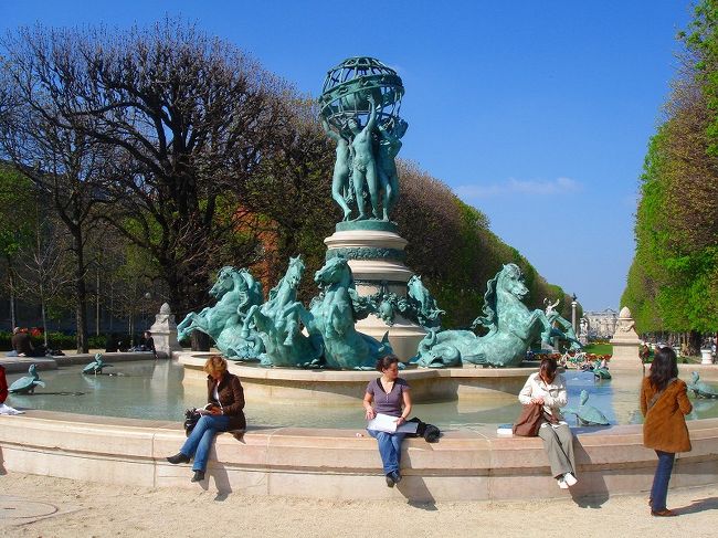 なんとか噴水です(判明したら追記します)。<br />上記のおすすめの公園の入り口にあります。