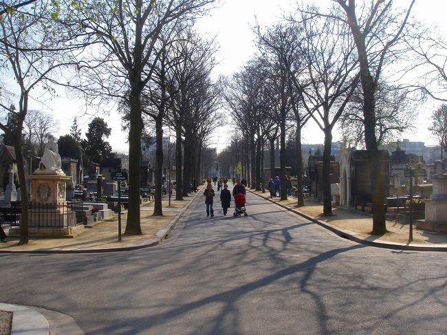 モンパルナス墓地です。<br />ここにも有名な方が永眠しているらしいです。