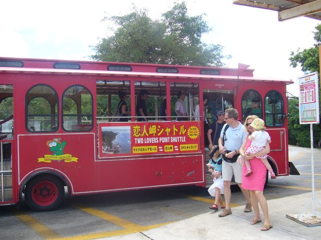シャトルバスを乗り継いでまずは恋人岬へ→