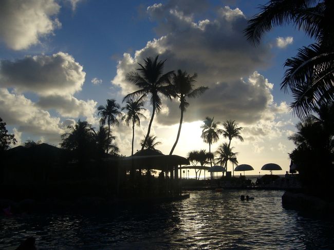 1日めいっぱい遊び最後はホテルでダンスショーを見ながらのバーベキューのご馳走を食べに行きました★