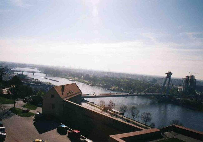 ブラチスラバ城がある丘からの眺め。ドナウ川です。
