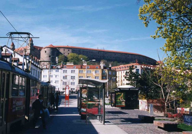 トラム乗り場からもブラチスラバ城が見えます。