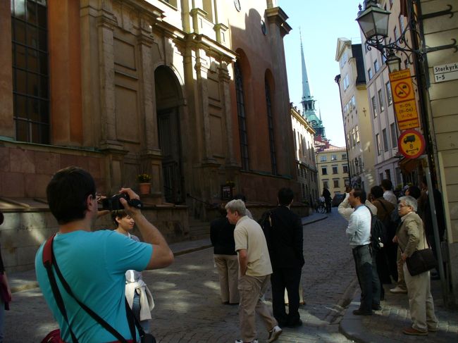 大聖堂の前まで来ると、日本からの観光客さん達が、<br />ガイドさんの説明を受けていました。<br />有名な場所なのですね。<br /><br />