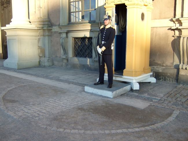 王宮は、兵隊さんに守られいます。<br />この兵隊さんが、とっても綺麗！