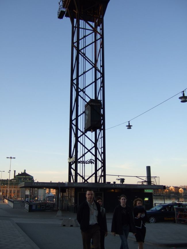 街全体が眺められるかな？<br />このエレベータに乗ってみることに。