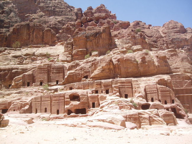 「エル・ハズネ」から先に進んでみましょう。