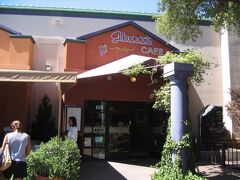 ナパ・ダウンタウンのGillwood's Cafe

朝着くとまず朝食に寄るカフェです。ここではいつもオムレツとパンケーキ。食事を済ませて、お向かいのビジターセンターでお薦めワイナリー情報とディスカウントチケットをもらいます。

1320 Napa Town Center, Napa, California
http://www.gillwoodscafe.com/

【'05.08　ナパ】