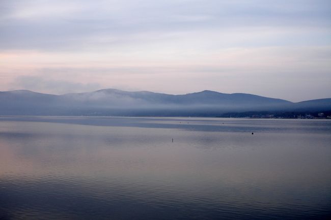 １１日、早朝の山中湖。