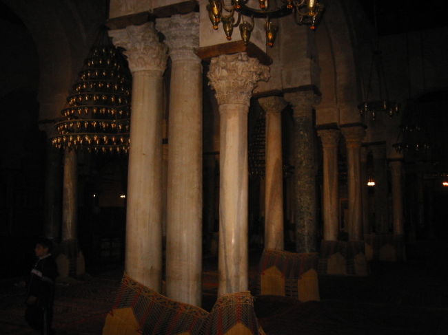 このような古い石柱を利用しています。