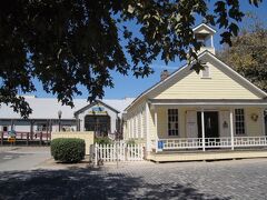 Tower Bridgeを渡ってOld Sacramentoへ

サンフランシスコのフィッシャーマンズワーフをテーマを変えて西部開拓時代仕立てにしたようなスポットです。ショップあり、カフェあり、鉄道博物館ありでいろいろ楽しむことが出来ました。

ここはSchoolhouse Museum。大草原の小さな家に出てくる学校にそっくりです。

http://www.oldsacramento.com/