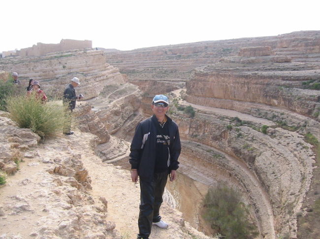 少し怖かったですよ、後６０センチで谷底へ・・・<br />早く撮ってね