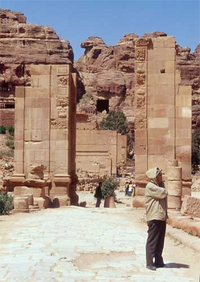 トラヤヌス凱旋門。<br />