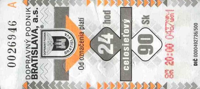 ブラチスラバではトラム（路面電車）・バス・トロリーバスの乗車券が共通です。<br />ブラチスラバでは距離ではなく乗車時間で乗車券の料金が変わります。30分券や60分券の他に24時間〜一週間券などがあります。<br />写真は24時間券です。この券で24時間ブラチスラバ市内のトラム・バス・トロリーバスのどれにでも何回でも乗れます。<br />改札は自分でします。乗り物に乗ってすぐの手すりに改札機があるので、その機械に乗車券を入れると日付と時間が印刷されて改札できます。写真の右に赤く印刷されているのがそれです。乗車券を入れる方向を間違えて反対に改札すると無効で無賃乗車扱いにされてしまうそうです。時間切れも無賃乗車扱い。見つかると罰金を取られてしまうので、矢印の方向に改札しましょう。