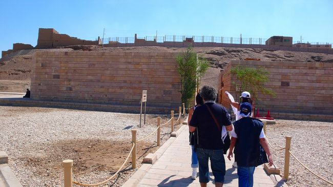 ビジターセンターでトイレ。<br />遺跡に在るトイレは無料です。<br />入り口で待ち構えている人からペーパーは受け取らないように。