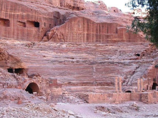 ワディ・ムーサ<br /><br />ペトラ(ローマ円形劇場)