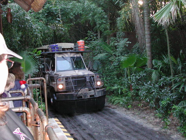 まずは　KILIMANJARO SAFARIS