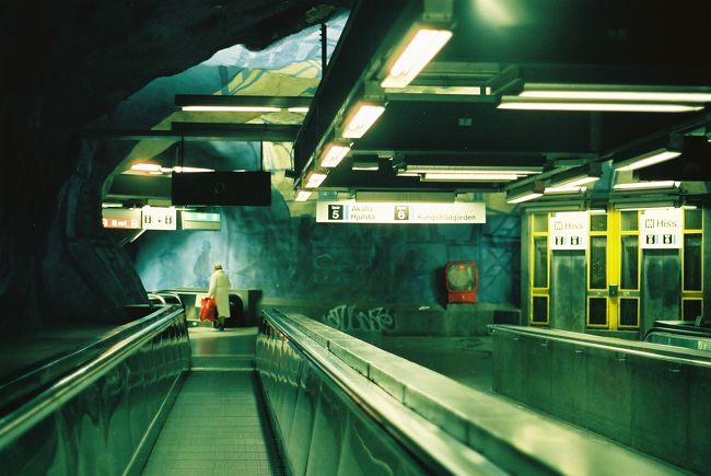 ストックホルムの地下鉄の駅はアートしている