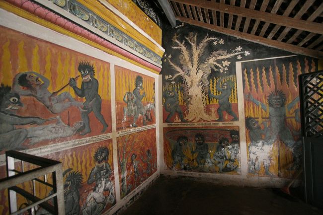 地獄絵図。日本にもあるような内容ですが、絵がちょっと違ってます。