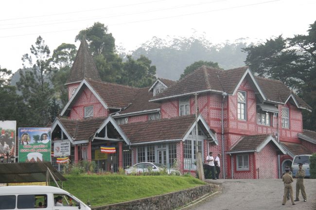 郵便局。リトルイングランドと呼ばれるスリランカ１の高地にあります。他の建物も、昔のイギリス風。