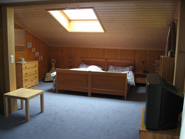 部屋<br />窓からアイガーが目の前に見えます。